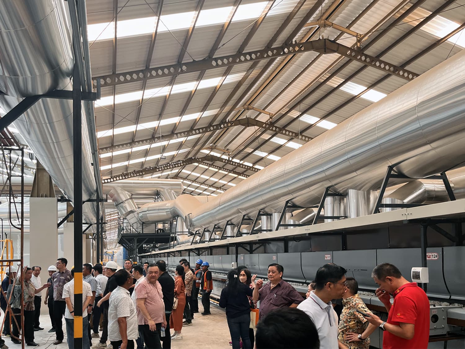 力泰赋能SPS新速度｜印尼单线日产30000m²数智生产线成功投产！